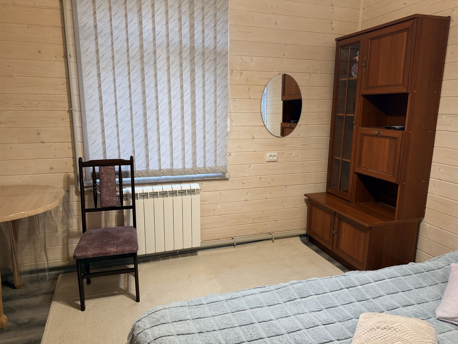 Сімейний номер 3 з ліжком, шафою та столиком